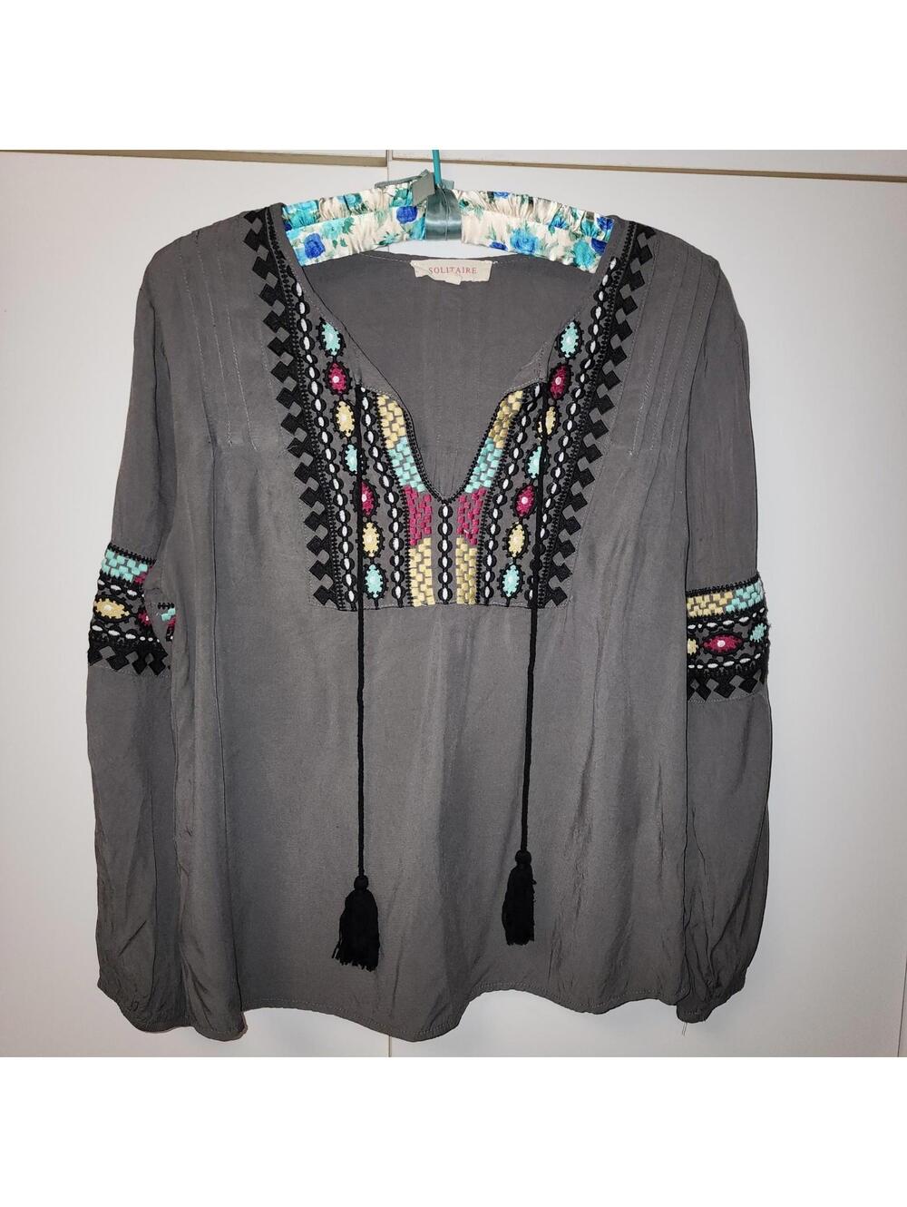 Solitaire Anthropologie Grey bohoTop Women M Embroidered 3/4 Sleeve Western
